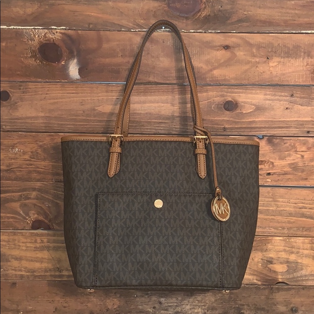 Michael Kors Jet set M signature snap tote NWT